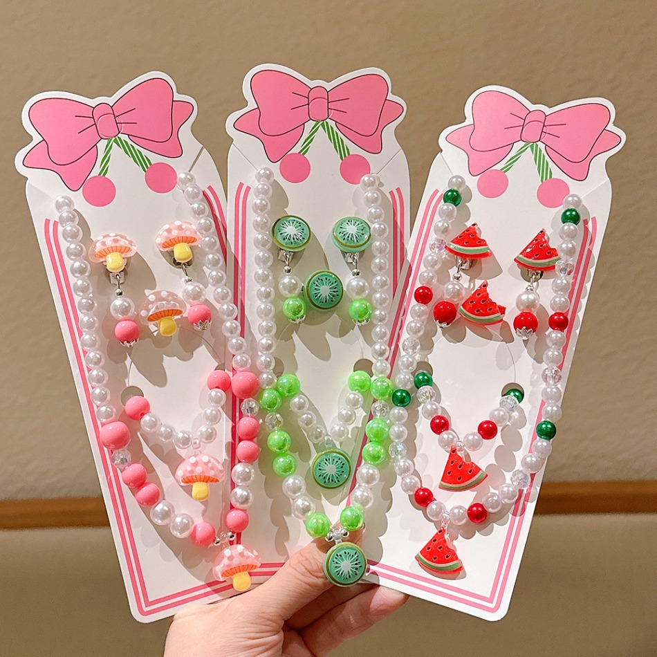Baby Clothing Store - 子供用ストロベリーヘッドウェアセット 可愛いフルーツネックレス プリンセス フェアリーパールジュエリーペンダント 子供服店アクセサリー