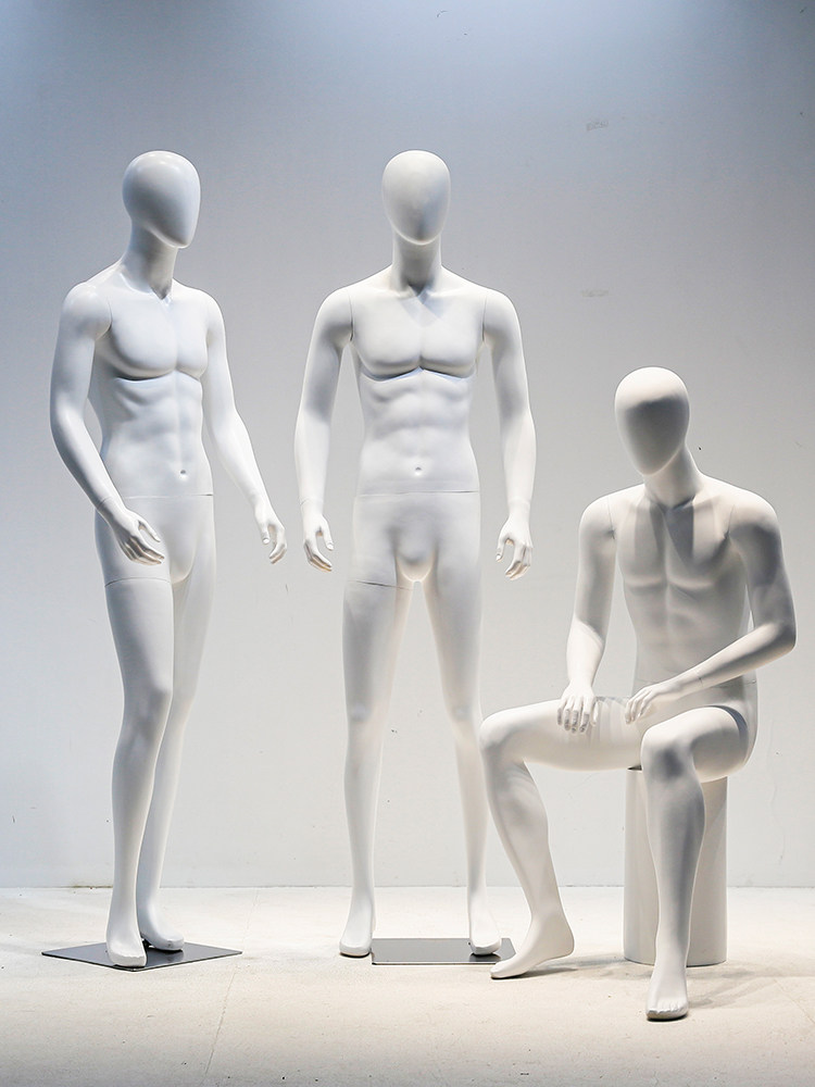 ユージア製、高級感のある男性用マネキン。衣料品店のショーウィ - Baby Clothing Store のレビューと価格